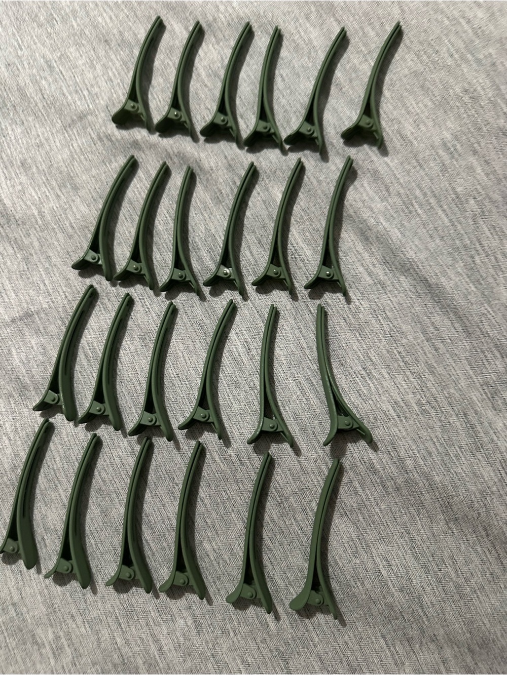24 hair clips